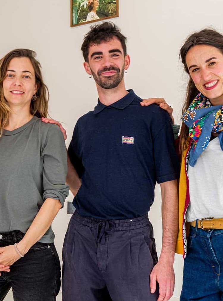 Imagen de Alex CON ARTISTAS en la Sala de Arte Joven. TEJIENDO REDES, FORJANDO IDENTIDADES. Coordinación, formación y asesoramiento en proyectos artísticos y culturales